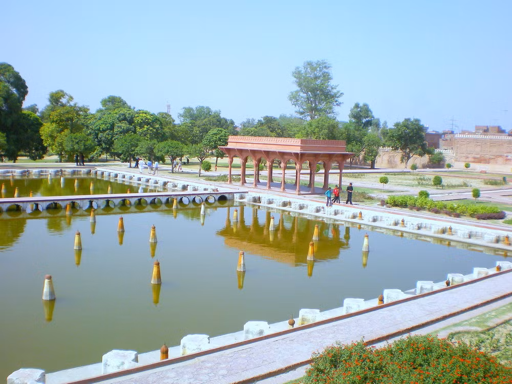 Năm 1981, Vườn Shalimar là trở thành một phần của Di sản văn hóa thế giới được UNESCO công nhân cùng với Pháo đài Lahore.