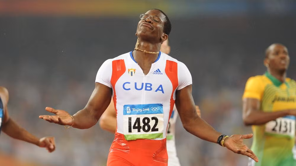 Trong điều kiện khó khăn về mọi mặt, nền thể thao Cuba cũng đạt được những thành tích vô cùng đáng ngưỡng mộ. Dù đất nước Cuba có dân số đứng vào khoảng thứ 80 thế giới, từ năm 1992 đến nay, đoàn thể thao Cuba đã 3 lần nằm trong top 10 quốc gia có thành tích tốt nhất tại Thế vận hội Mùa hè.