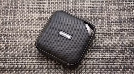  Loa Philips Bluetooth BT2500 di động. Đôi khi, chúng ta cần thư giãn bằng cách nghe nhạc ngoài trời, Philips BT2500 Bluetooth di động cho phép người sử dụng treo trên dây đeo cổ tay hoặc móc chìa khóa. Giá của nó khoảng 33 USD.