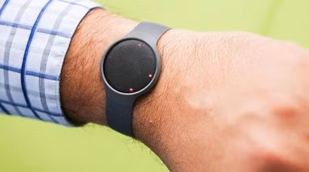  Thiết bị theo dõi sức khỏe Misfit Flash. Misfit Flash hiện là thiết bị theo dõi sức khỏe phổ biến trên thị trường, chủ yếu thông qua màn hình điện thoại thông minh để hiển thị các nội dung công việc. Giá thị trường của nó chưa tới 1 triệu đồng.