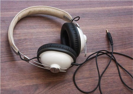  Panasonic RP-HTX7. Với vai trò là một tai nghe, Panasonic RP-HTX7 có một cơ thể mạnh mẽ và nhẹ, nó có thể đạt được độ nhạy cao và đáp ứng tần số rộng, mức giá khởi điểm khoảng 700 nghìn đồng.