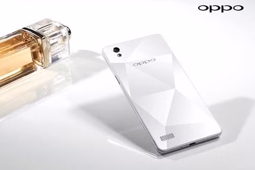  Smartphone Oppo Mirror 5S là mẫu smartphone thời trang từng được đề cập như là bản nâng cấp từ người tiền nhiệm Oppo Mirror 3 và sẽ được Oppo ra mắt trong tháng 7/2015.