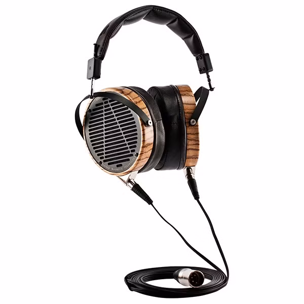  Audeze LCD-3 - Giá tham khảo: 43 triệu đồng. Kế thừa sự nổi tiếng của dòng LCD-2, chiếc tai nghe cao cấp Audeze LCD-3 có màng loa từ tính phẳng được thiết kế lại để mỏng hơn và hiệu quả âm thanh cao hơn. Chiếc tai nghe có khả năng trình diễn âm thanh sống động, âm trường rộng và bao quát. Ngoài ra, thiết kế của Audeze LCD-3 cũng xứng tầm một chiếc tai nghe hi-end khi ear cup của nó được làm thủ công từ gỗ Zebrano, ear pad làm từ da cừu. Miếng da cừu cao cấp này cũng được chế tạo thủ công sao cho vừa vặn với đa số tai nghe, và lại đảm bảo cho được âm thanh tốt nhất. Hãng Mỹ tự hào tuyên bố những chiếc tai nghe hi-end của hãng là những tai nghe tốt nhất thế giới.