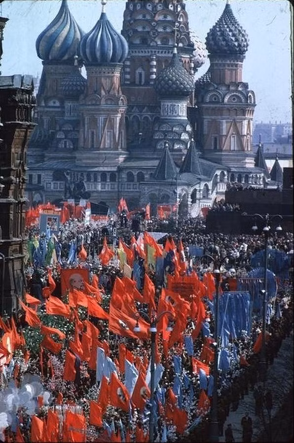 Diễu hành trên Quảng trường Đỏ, Moscow.