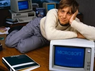 Năm 1986, Microsoft gây chú ý với các phương tiện truyền thông và nhà đầu tư khi phát hành chứng khoán lần đầu (IPO).