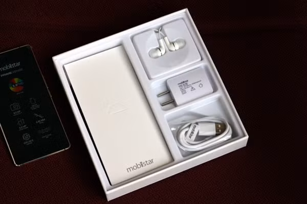 Prime Xense tạo ấn tượng ngay ban đầu vì hộp được đóng gói gọn gàng, lịch lãm, chứng tỏ có sự đầu tư kỹ càng từ nhà sản xuất.