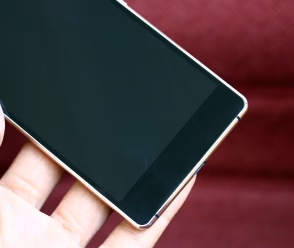 Các phím điều khiển của Android không được đặt trên máy mà đưa vào màn hình hiển thị.