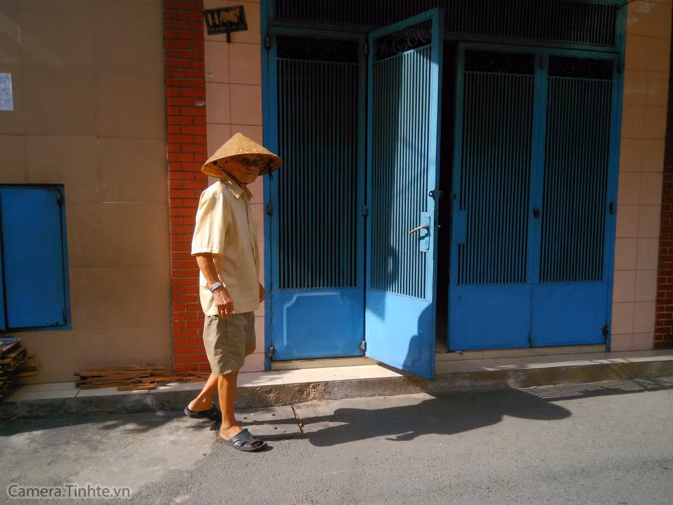 Ba bức ảnh trên thể hiện khả năng bắt nét nhanh và khóa đối tượng (lấy nét liên tục) khi vật thể chuyển động dựa vào tính năng Fast Tracking được tích hợp trên Bphone.