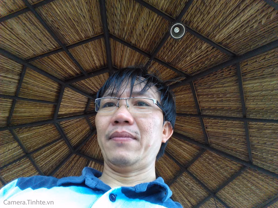 Tác giả (tuan_lionsg) "tự sướng" bằng camera trước của Bphone.