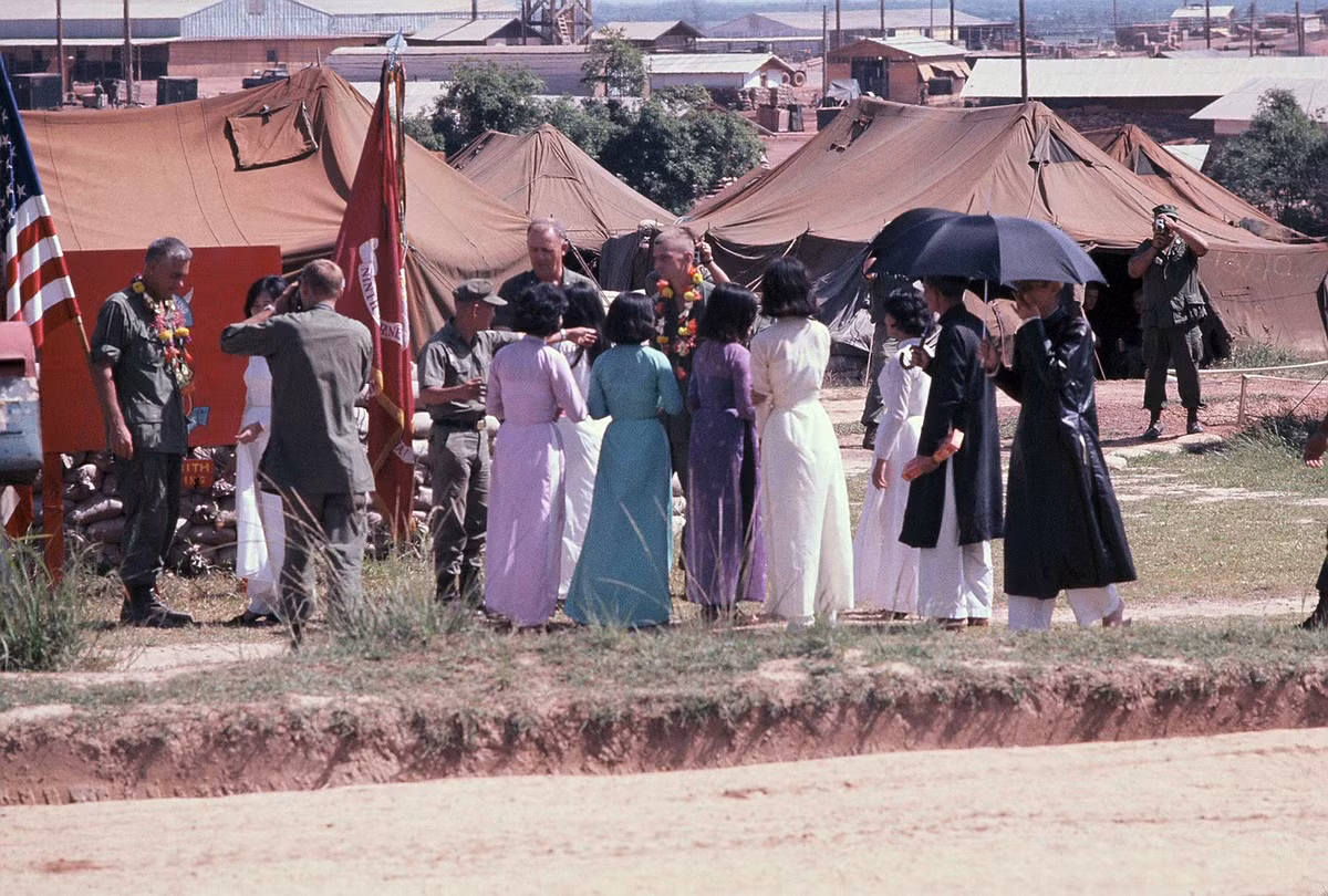 Một buổi lễ diễn ra tại một căn cứ quân sự của Mỹ ở Quảng Trị.