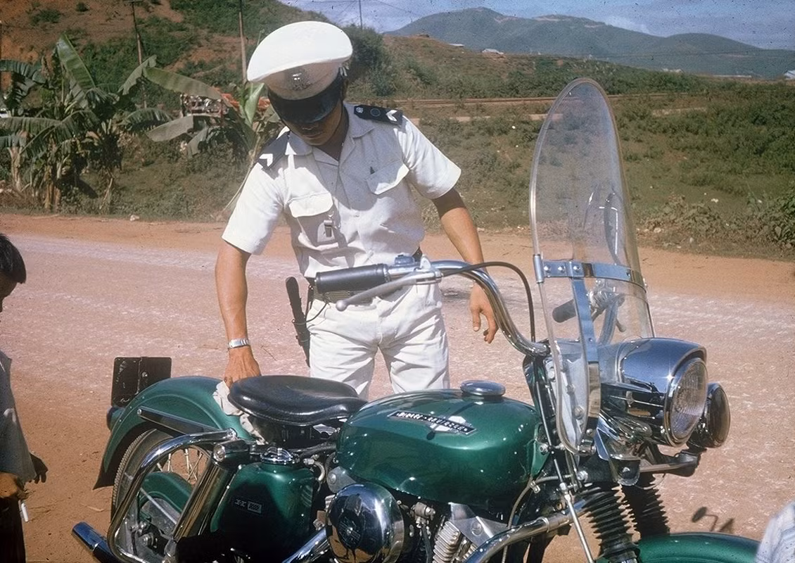 Chiếc xe đẹp mê hồn của anh chàng cảnh sát.