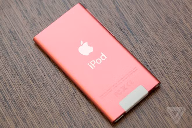 iPod nano có giá từ 149 USD trong khi giá của bản shuffle là 49 USD.