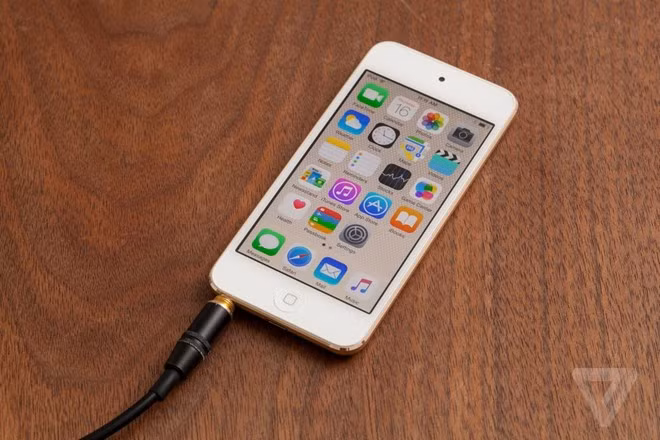 iPod touch chạy bản iOS 8.4 mới nhất.