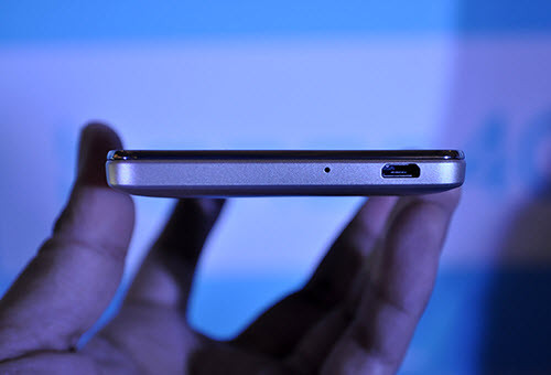 Honor 4C được tích hợp camera chính 13MP kèm đèn flash trợ sáng, camera trước 5MP. Máy được trang bị vi xử lý âm thanh Hifi DSP (Digital Signal Processing), micro kép cùng chuẩn âm thanh vòm DTS (Digital Theater System) Surround 5.1.