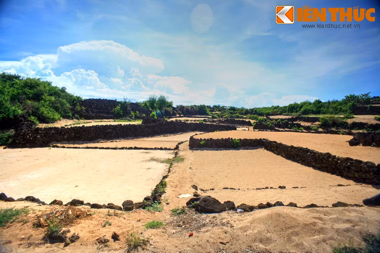 Xã đảo An Bình, thường được gọi là đảo Bé Lý Sơn (thuộc huyện đảo Lý Sơn, tỉnh Quảng Ngãi) là nơi có nhiều phong cảnh đẹp và những văn hóa độc đáo hấp dẫn du khách bốn phương.