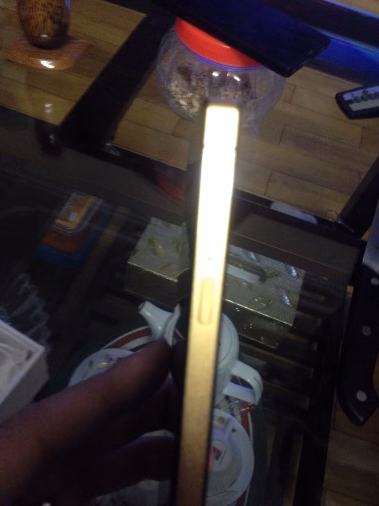 Sau khi nhận hàng, một số hình ảnh Bphone mạ vàng 24k đã được người dùng chia sẻ trên mạng xã hội.