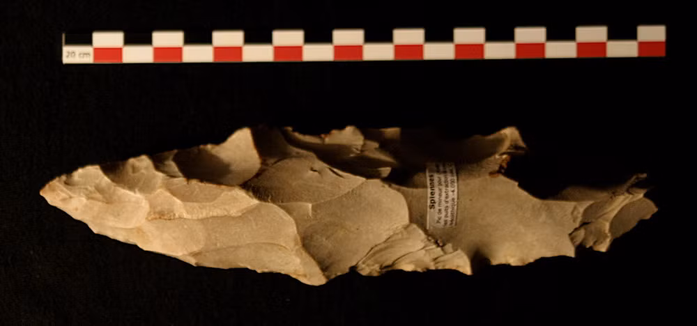 UNESCO đã công nhận các mỏ đá lửa thời đồ đá mới của Spiennes của Vương quốc Bỉ là Di sản văn hóa năm 2000.