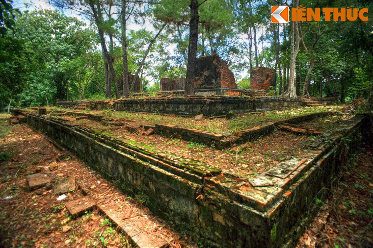 Đây vốn là một tòa nhà 2 tầng, 3 gian, 2 chái, có diện tích nền khoảng 150m2.