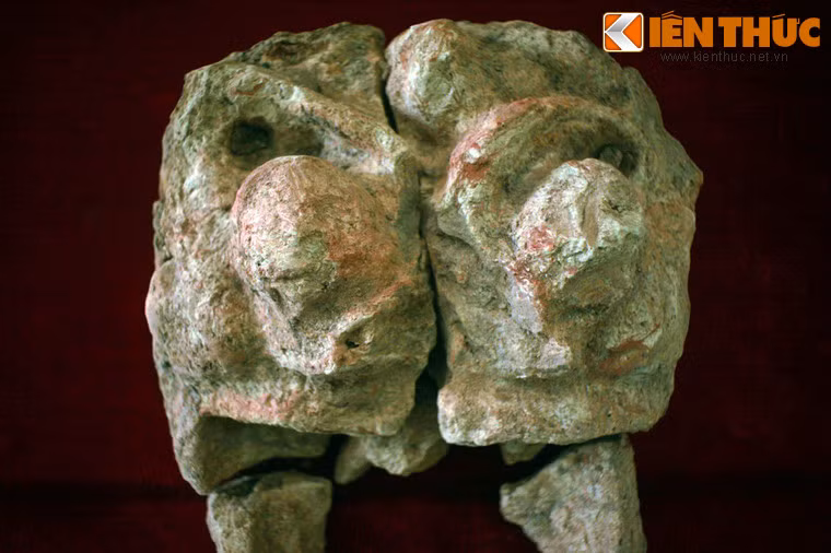 Mặt linh thú dùng trong cung điện nhà Đinh.