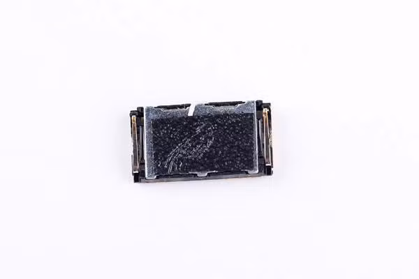 Tương tự bên trong tai nghe cũng có lớp chống thấm nước.