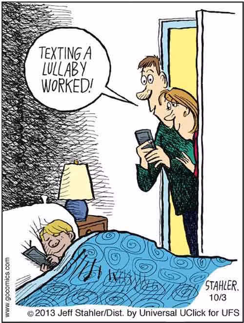 Gửi lời chúc ngủ ngon cho con yêu qua điện thoại.