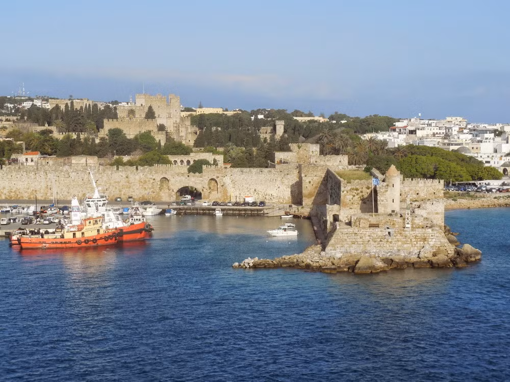 Kham pha thanh pho thoi Trung co doc dao o Hy Lap