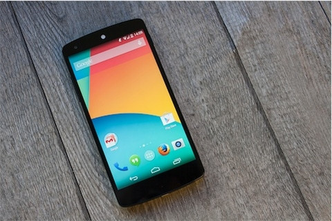  8. Nexus 5. Nhờ bộ xử lý Snapdragon 800 cùng với RAM 2GB, Nexus 5 cho phép bạn thoải sức trải nghiệm. Màn hình 5 inch Full HD giúp bạn thưởng thức đồ họa tiên tiến cũng như thưởng thức trong điều kiện tốt. Nhược điểm duy nhất là pin 2.300 mAh sẽ không cho phép bạn chơi game suốt cả ngày.