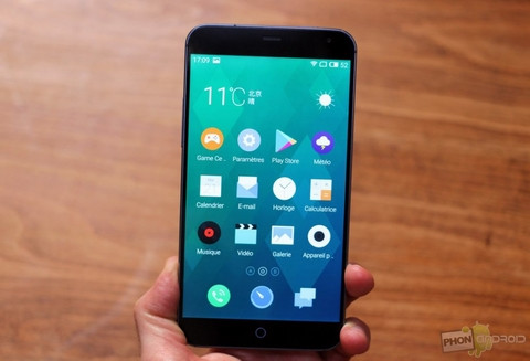  11. Meizu MX4 (phiên bản 16 GB). Meizu MX4 là điện thoại đầu tiên trong danh sách này được tích hợp bộ xử lý MediaTek, và cụ thể hơn là phiên bản MT6595, cùng với RAM 2GB, nó cho phép người dùng trải nghiệm các trò chơi mới nhất có sẵn trên Play Store. Màn hình 5,36 inch, Full HD, độ phân giải 1920 x 1156 pixel cho phép thưởng thức đồ họa thế hệ mới nhất. Cuối cùng với pin 3100 mAh, nó cho phép bạn chơi nhiều tập (cấp độ) của một phiên bản game.