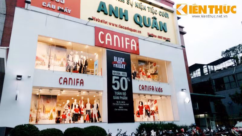 Canifa Cầu Giấy chưng baner giới thiệu về chương trình Black Friday.