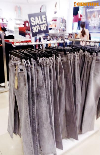 Những mặt hàng giảm giá 30 - 50% tại Canifa hầu hết là hàng lỗi mốt, kiểu dáng cũ, xấu...