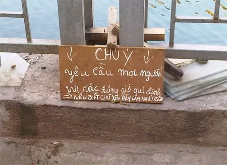 Yêu cầu kèm nhắc nhở "nếu biết chữ" xin vứt rác đúng quy định.