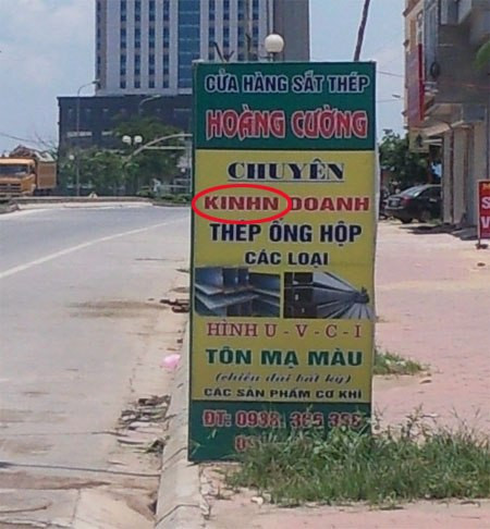 Tình trạng biển quảng cáo sai lỗi chính tả không phải là hiếm trên đường phố.