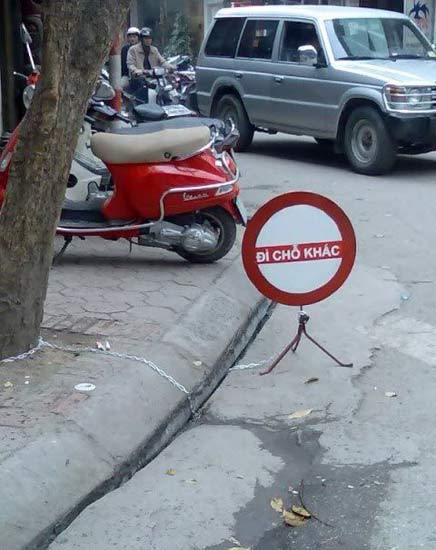 Tấm biển thông báo ngắn gọn và "bá đạo".