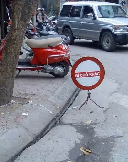 Tấm biển thông báo ngắn gọn và "bá đạo".