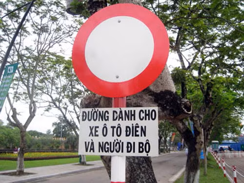 Một tấm biển "bá đạo".