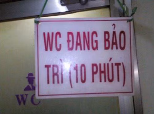 WC bảo trì.... khách kiên nhẫn chờ 10 phút.