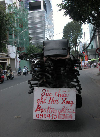 Tận dụng mọi vị trí, mọi nơi, miễn sao những tấm biển quảng cáo gây được chú ý và nhiều khách hàng biết đến.