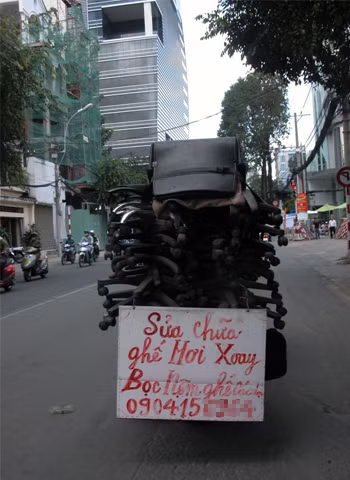 Tận dụng mọi vị trí, mọi nơi, miễn sao những tấm biển quảng cáo gây được chú ý và nhiều khách hàng biết đến.