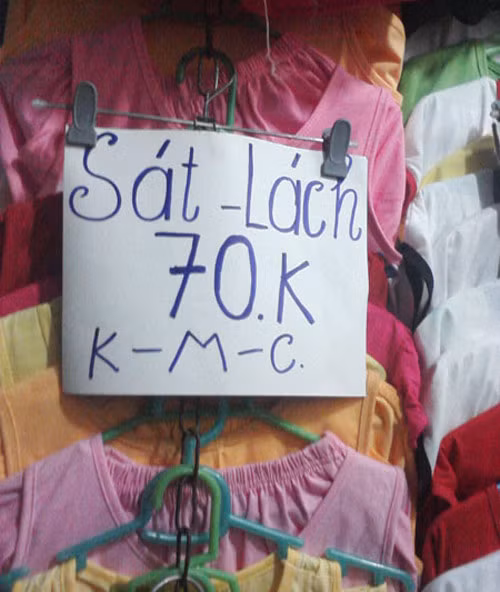 Hẳn là người viết tấm biển thông báo này bị ngọng chữ "l" và "n", thay vì viết là "nách", lại viết thành "lách".