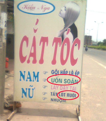  Biển quảng cáo chi chít lỗi chính tả "tẩy lốt ruồi" và "uốn soăn".