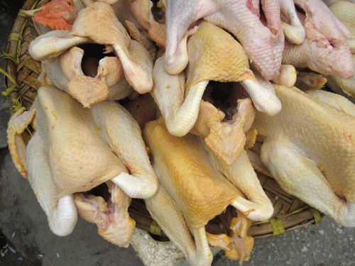 “Bột sắt” là một loại màu dùng trong công nghiệp sản xuất polymer, thuốc nhuộm tóc, sản xuất cao su (chất chống ôxy hóa cao su) mực in và tuyệt đối cấm sử dụng trong thực phẩm. Chúng có thể gây ung thư, dị ứng, kích thích hiếu động thái quá hoặc lơ đãng.