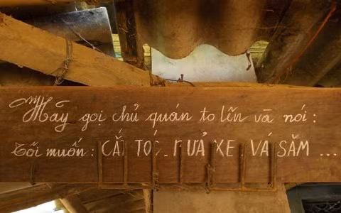 Tấm biển hướng dẫn tận tình.