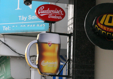 Không khó tưởng tượng và nhận biết đây là cách quảng cáo của một quán bia.