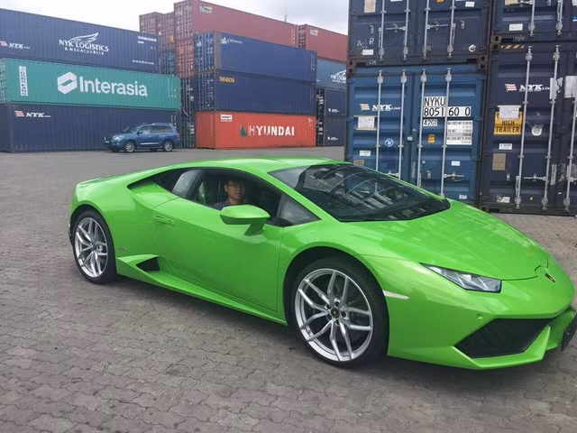 Món quà sinh nhật của thiếu gia Phan Hoàng ước tính trị giá 18 tỷ đồng, một con số khiến nhiều người choáng váng.