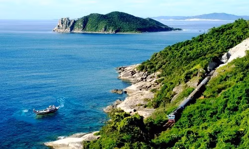 Gia tour kham pha xu so “Toi thay hoa vang tren co xanh“