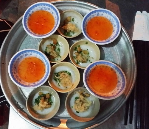 Giá một xửng 10 chén bánh bèo từ 10.000 – 15.000 đồng.