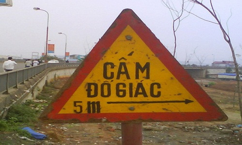 Tấm biển quảng cáo lỗi chính tả từ "giác".