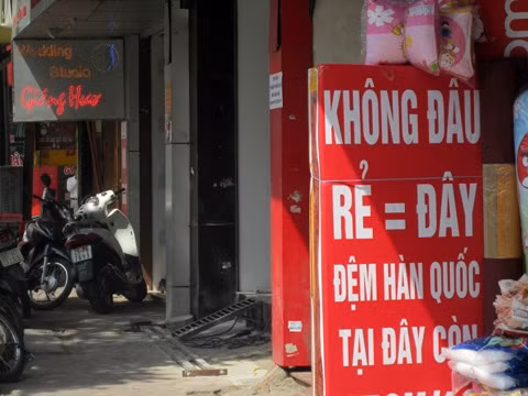 Chơi trội hơn một mức, cửa hàng đệm khẳng định "không đâu rẻ bằng đây".