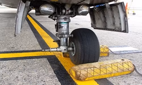 Năm 2013, chiếc máy bay ATR72 của Vietnam Airlines mang số hiệu VN1673 bất ngờ gặp sự cố nghiêm trọng. Sau khi hạ cánh xuống sân bay quốc tế Đà Nẵng, phi hành đoàn phát hiện một bên trục càng trước máy bay bị gãy và máy bay rơi một chiếc lốp ra ngoài.