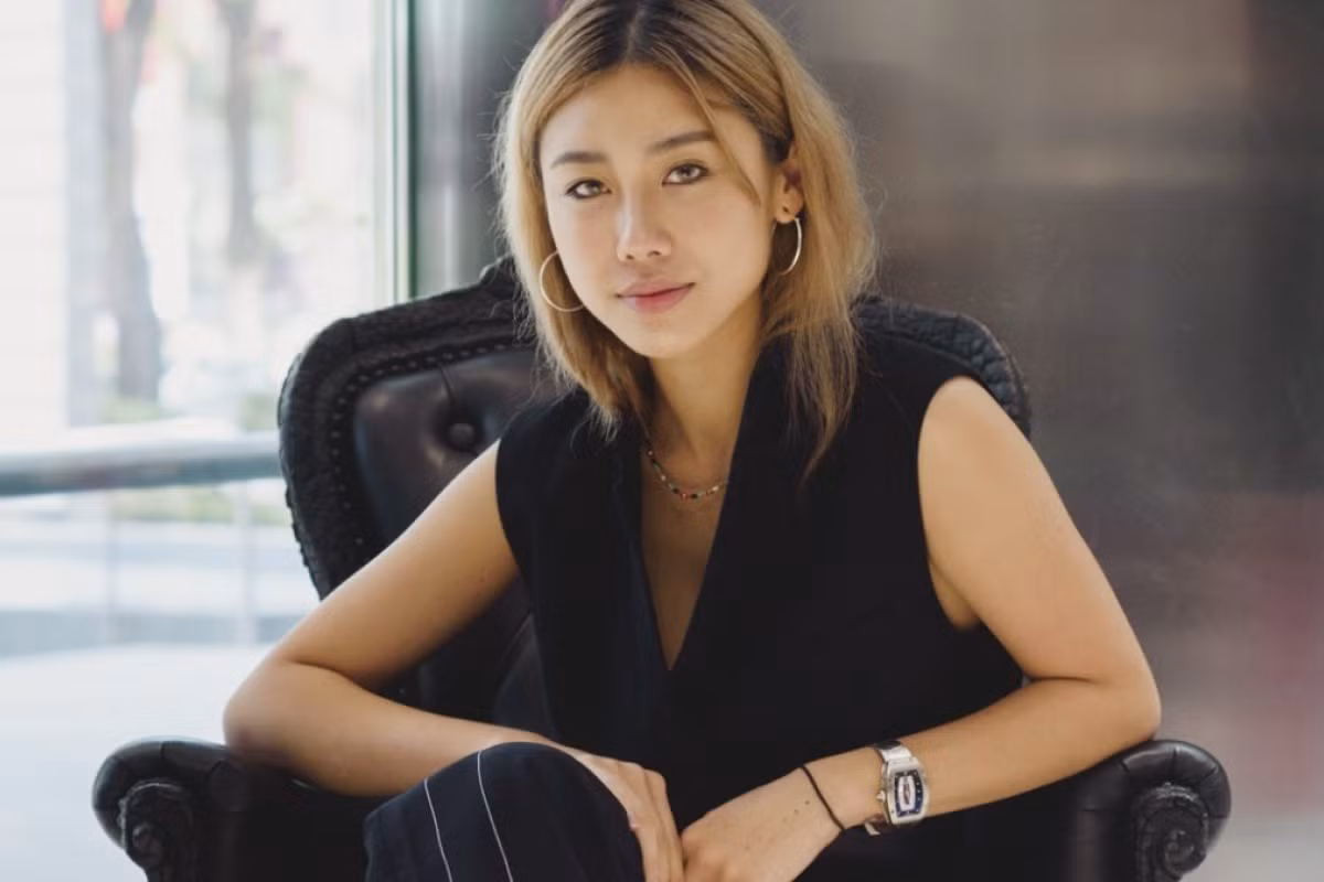 Cô nổi tiếng là một trong những rich kids đình đám khi luôn khoe những món thời trang hàng hiệu, túi xách đắt tiền trên mạng xã hội.